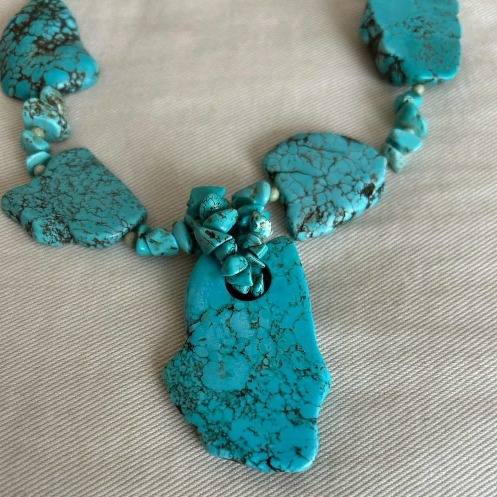 Turquoise chunky stone necklace 😎 - Picture 2 of 4